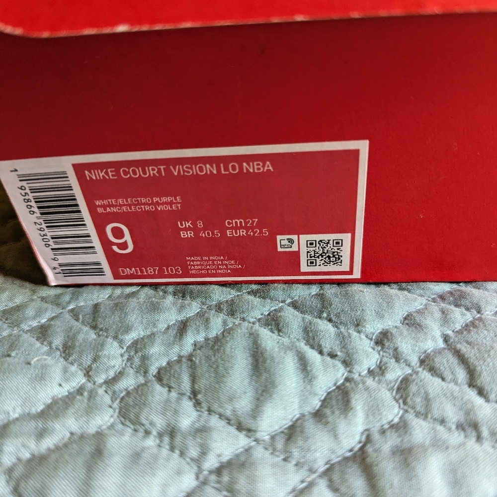 Sneakers - Picture 5 of 5